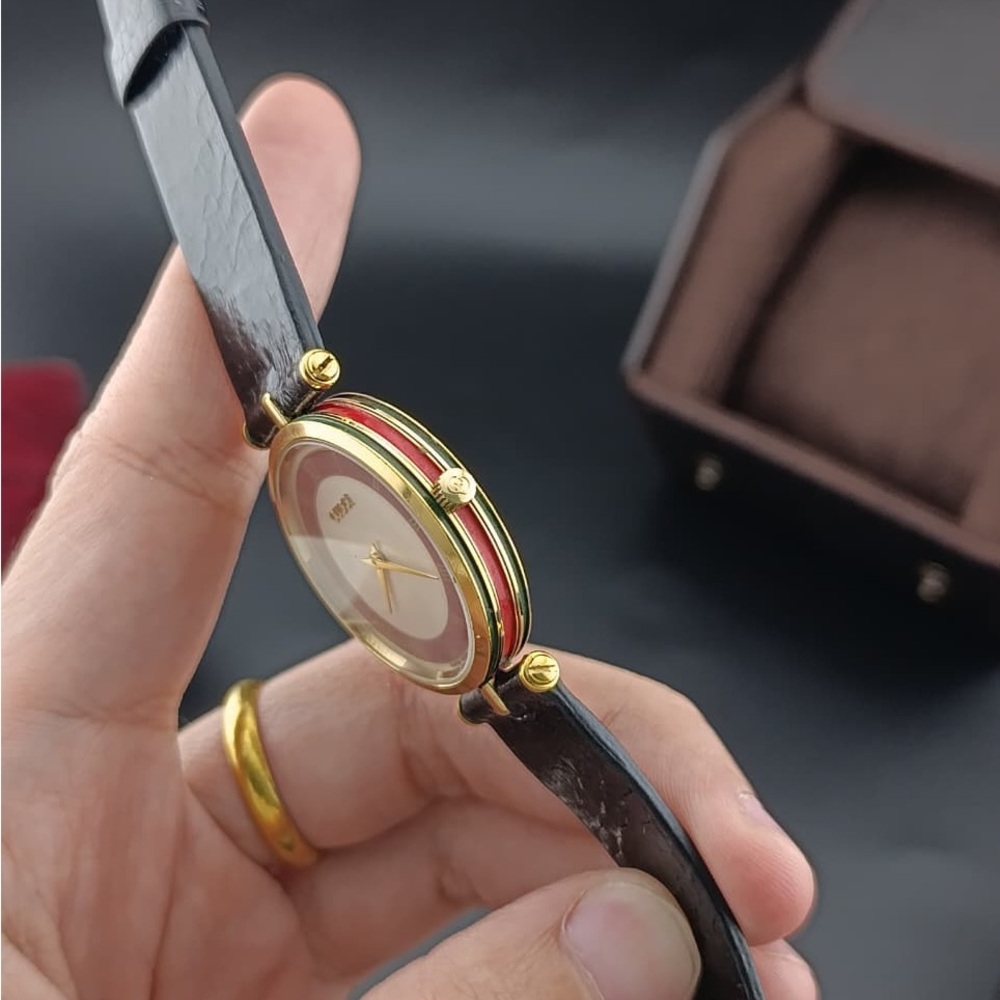 Vintage Gucci 2000M Dress Watch
(Men and Women) Gold Plated - Picture 9 of 15